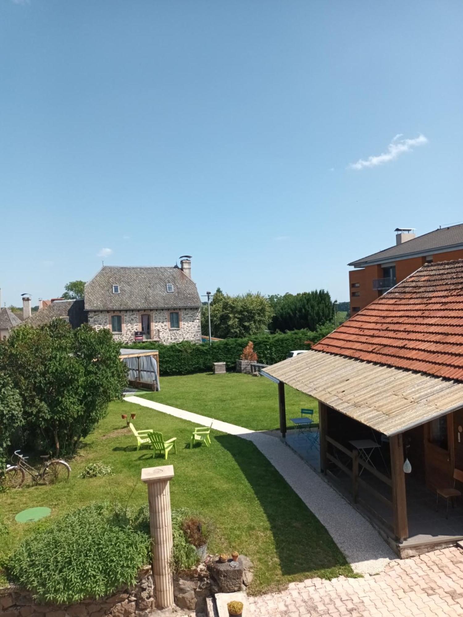 Le Miraillet, Gite Saint-Illide Ngoại thất bức ảnh